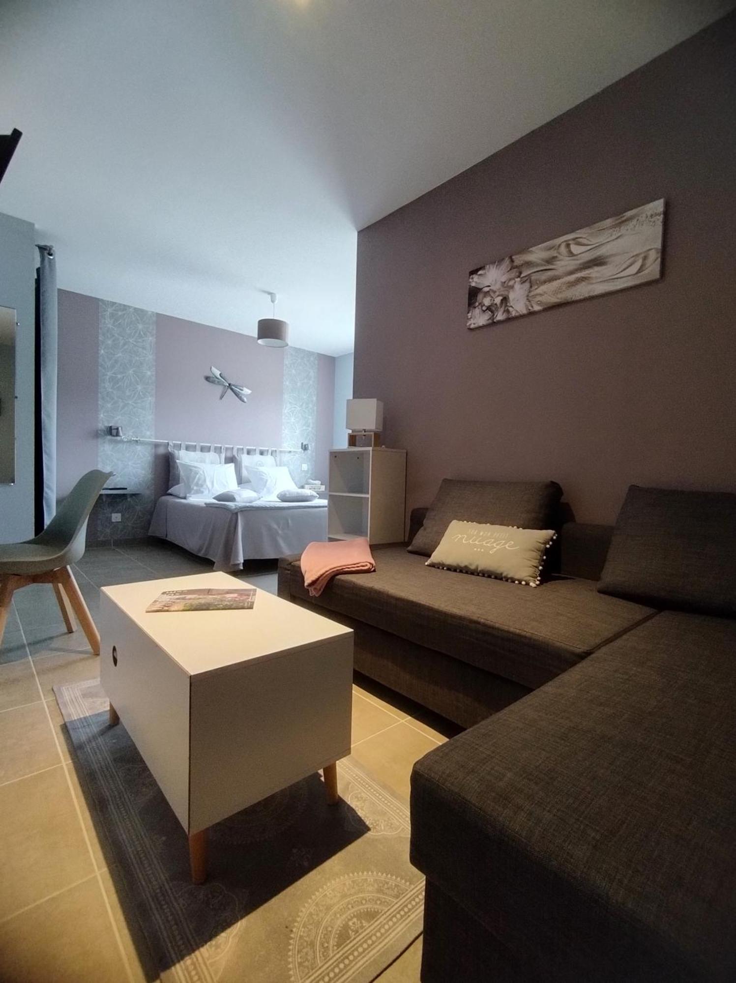 La Sarlamandre, Chambres Et Table D'Hotes Marcillac-Saint-Quentin Екстер'єр фото