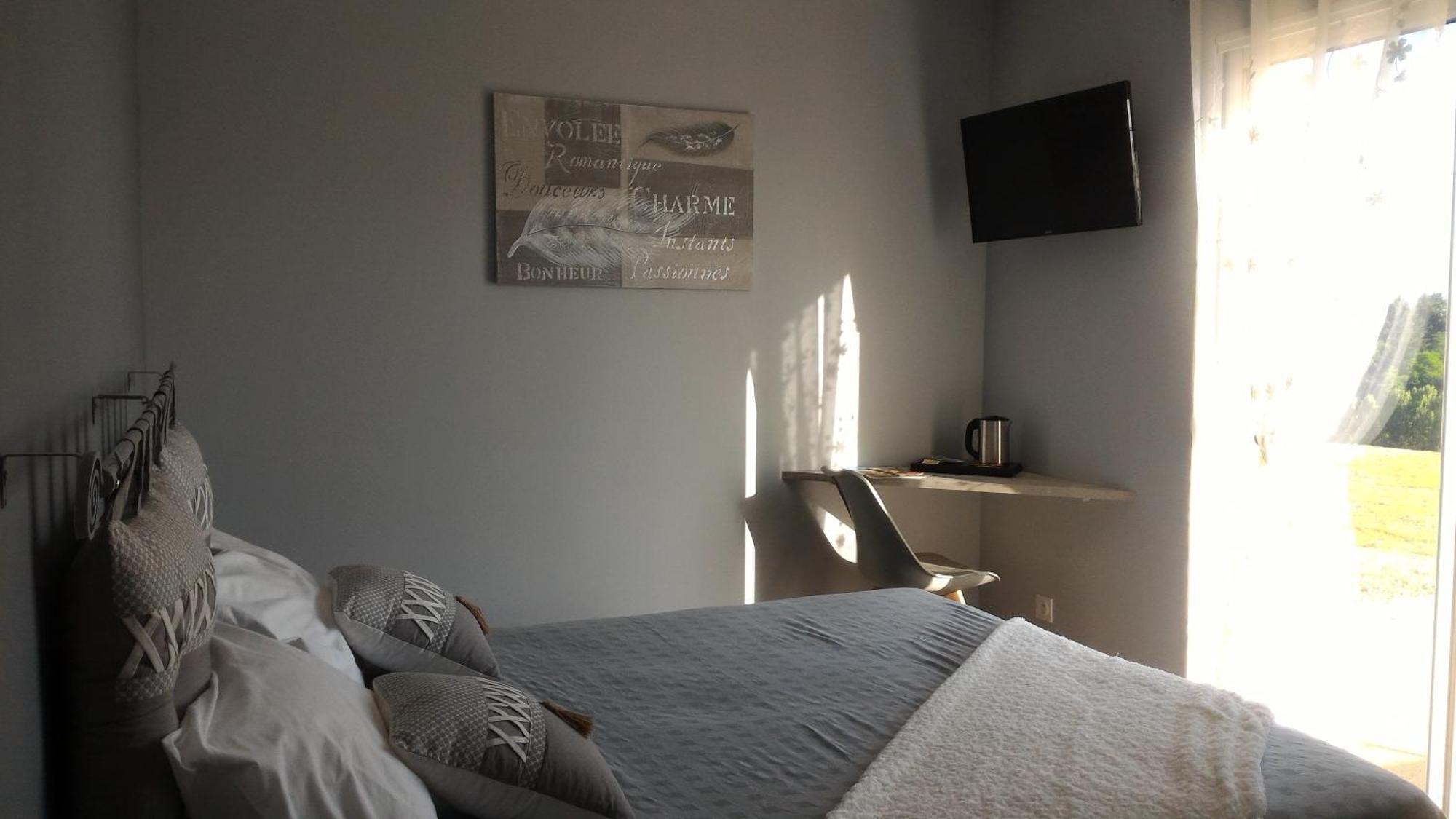 La Sarlamandre, Chambres Et Table D'Hotes Marcillac-Saint-Quentin Екстер'єр фото