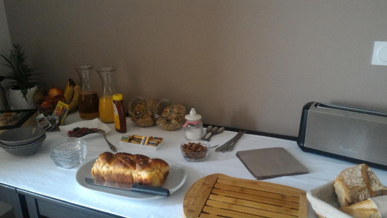 La Sarlamandre, Chambres Et Table D'Hotes Marcillac-Saint-Quentin Екстер'єр фото