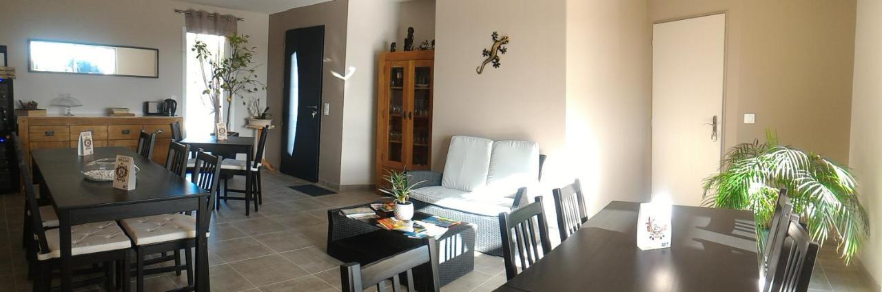 La Sarlamandre, Chambres Et Table D'Hotes Marcillac-Saint-Quentin Екстер'єр фото