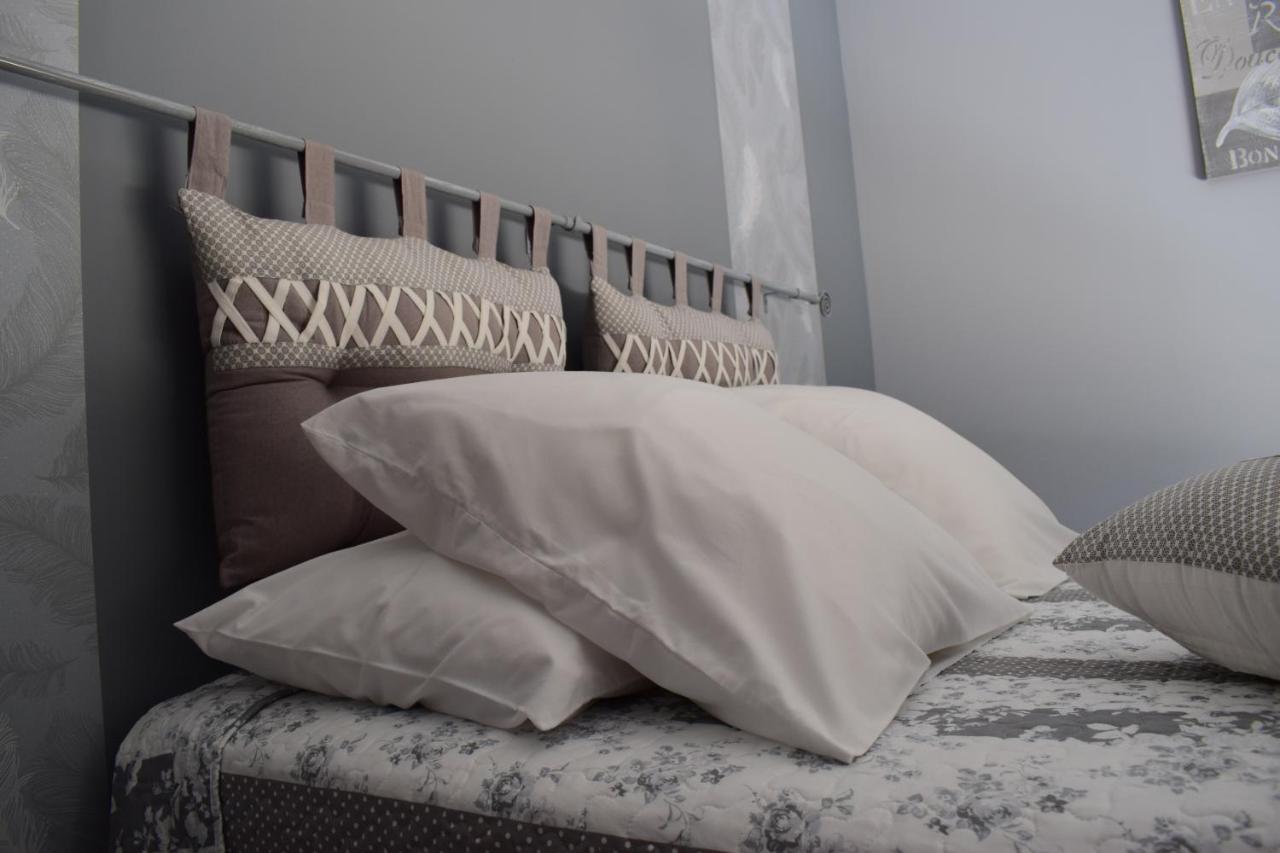 La Sarlamandre, Chambres Et Table D'Hotes Marcillac-Saint-Quentin Екстер'єр фото